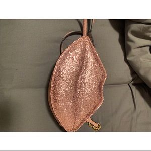 Sparkling pink lip shaped crossbody